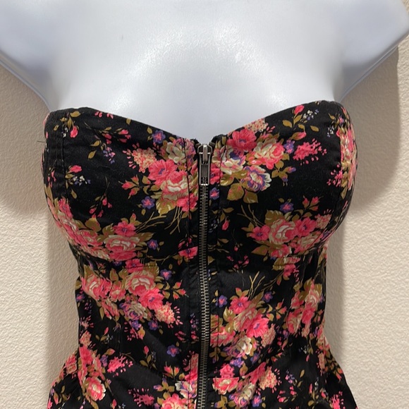 PINK Victoria's Secret Pants - Victoria’s Secret PINK Floral smocked back strapless bustier romper zip up M